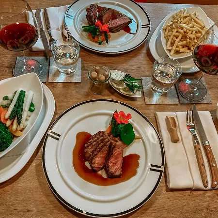 Bayerischer Hof Hotel 3*